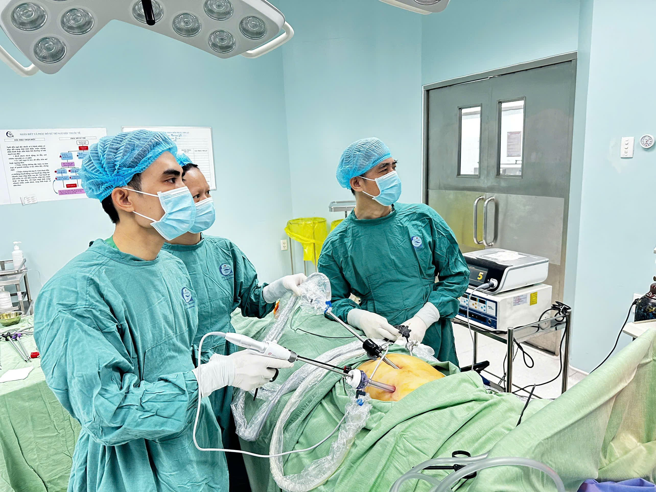 Phẫu thuật nội soi cắt đại – trực tràng ứng dụng dao siêu âm Harmonic