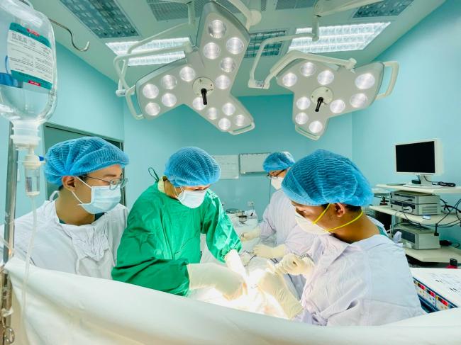 PHẪU THUẬT KẾT HỢP XƯƠNG GÃY PHỨC TẠP LIÊN LỒI CẦU ĐÙI DƯỚI MÀN HÌNH TĂNG SÁNG (C-ARM)