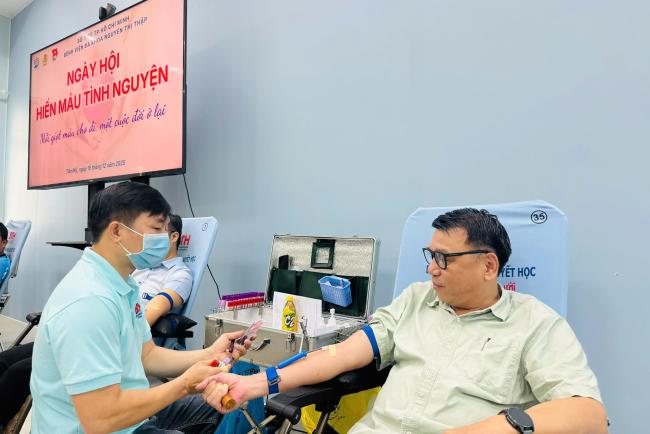 NGÀY HỘI HIẾN MÁU CỨU NGƯỜI - LAN TỎA NGHĨA CỬ CAO ĐẸP 