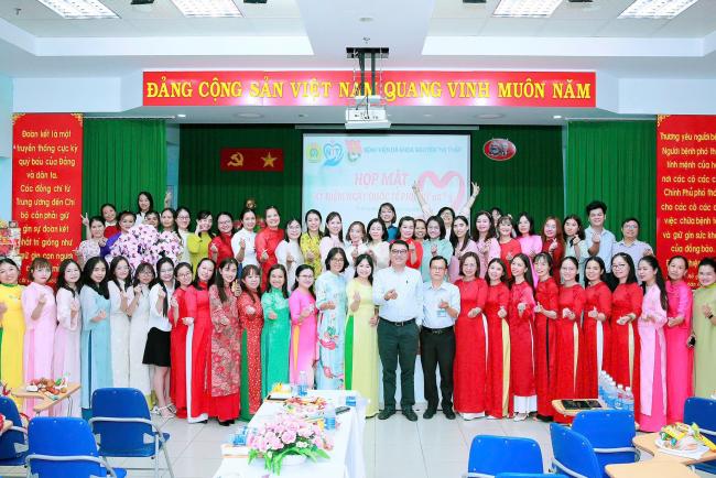 HỌP MẶT 08/3 RỘN RÀNG VÀ ĐẦY CẢM XÚC TẠI BỆNH VIỆN ĐA KHOA NGUYỄN THỊ THẬP 