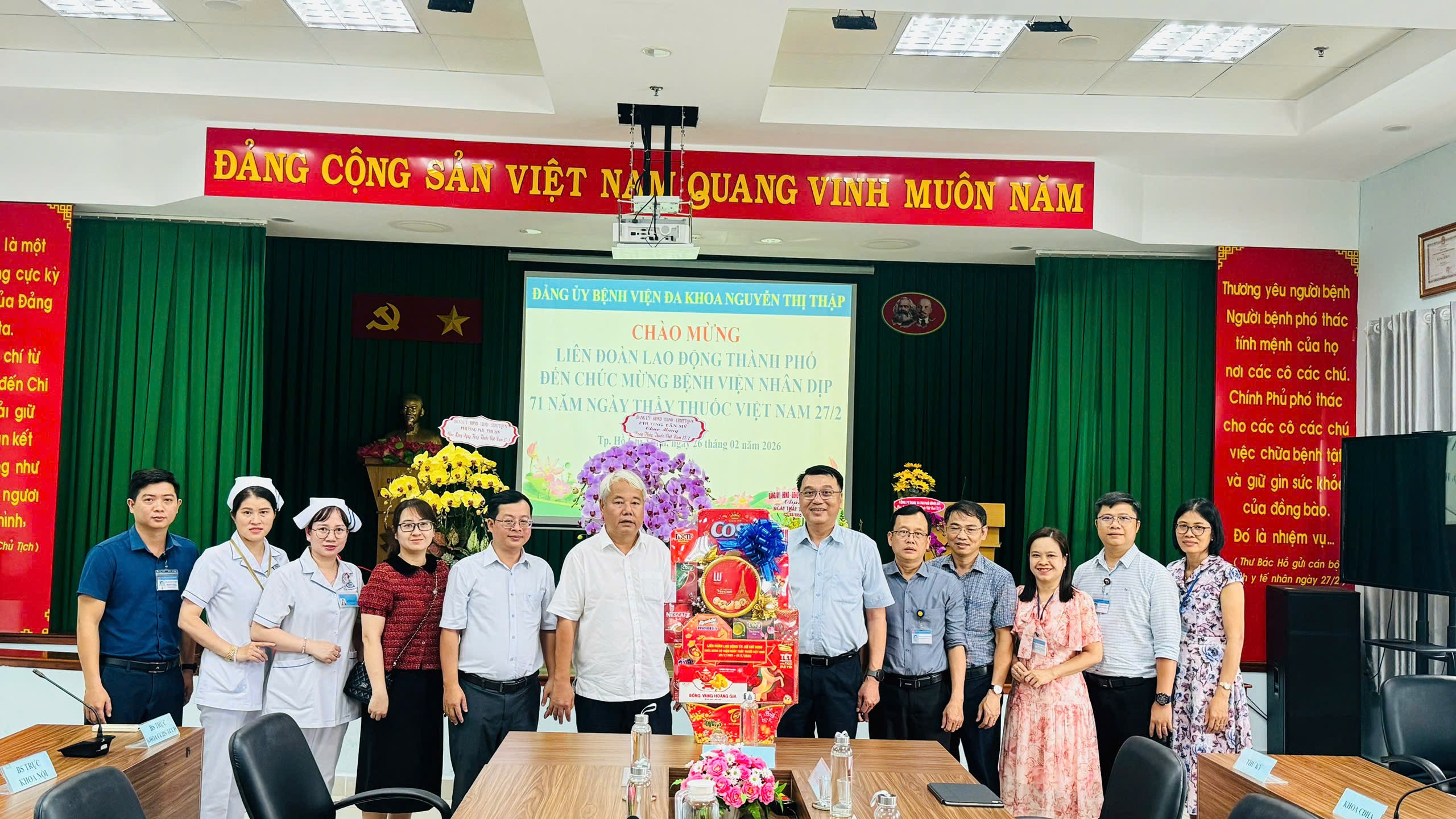 BỆNH VIỆN ĐA KHOA NGUYỄN THỊ THẬP TIẾP ĐÓN CÁC ĐOÀN ĐẾN THĂM, CHÚC MỪNG NHÂN NGÀY THẦY THUỐC VIỆT NAM 27/2